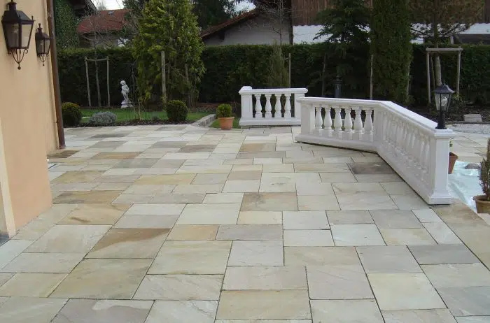 MINT FOSSIL SANDSTONE PATIO PAVING SLABS