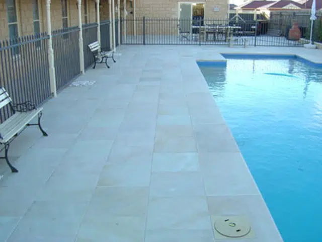 MINT SAWN SANDSTONE BULLNOSE POOL COPING