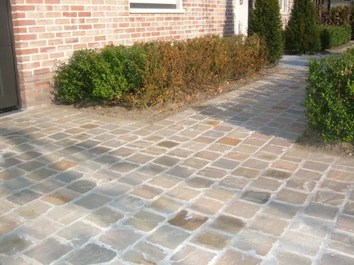 RAJ GREEN SANDSTONE COBBLES SETTS