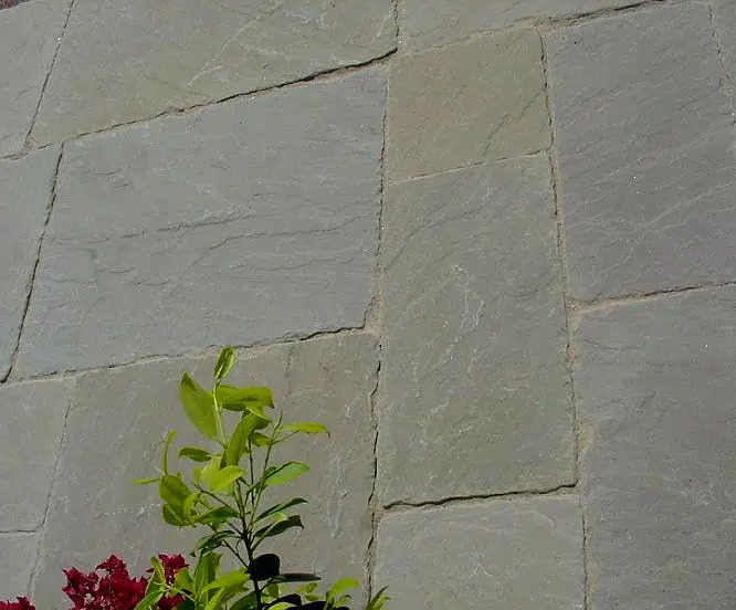 RAJ GREEN TUMBLED VINTAGE SANDSTONE PAVING