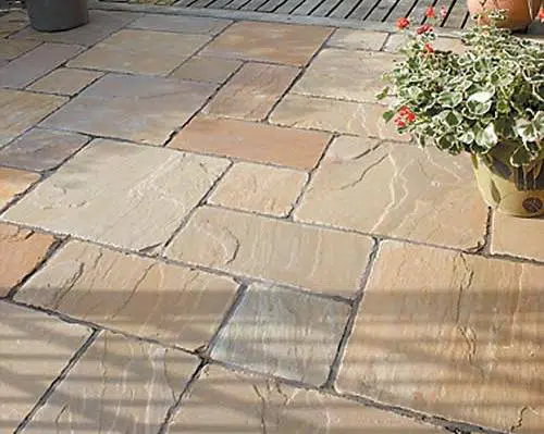 RAJ GREEN TUMBLED VINTAGE SANDSTONE PAVING