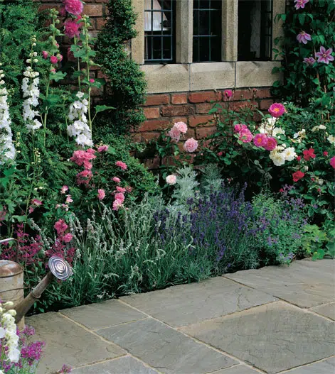 RAJ GREEN TUMBLED VINTAGE SANDSTONE PAVING