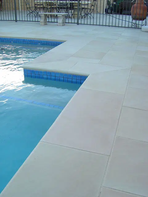 IVORY SAWN SANDSTONE BULLNOSE POOL COPING