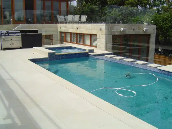 IVORY SAWN SANDSTONE BULLNOSE POOL COPING