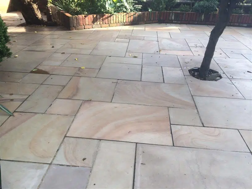 CARAMEL BUFF SAWN SANDSTONE PAVING