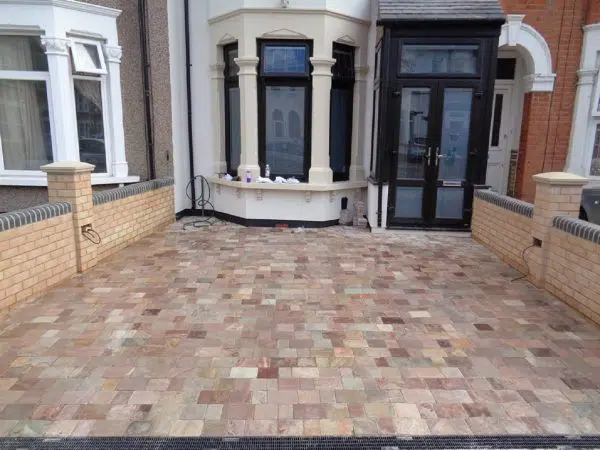 AMBER STONE BLOCK PAVING