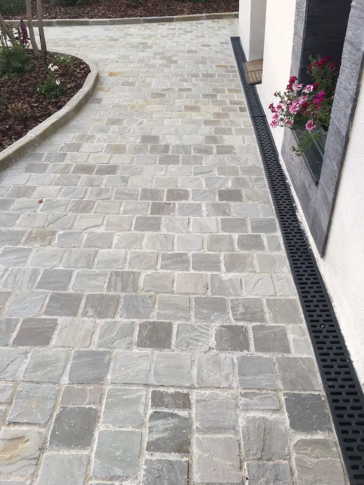 150×150 Pack 22mm Calibrated 11.52m2 Light Grey Cobbles