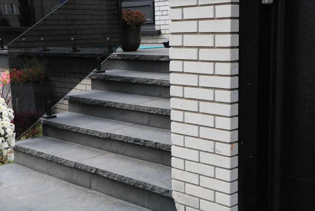 Black Lime 50mm Rockface Steps & Wall Coping - Image 2